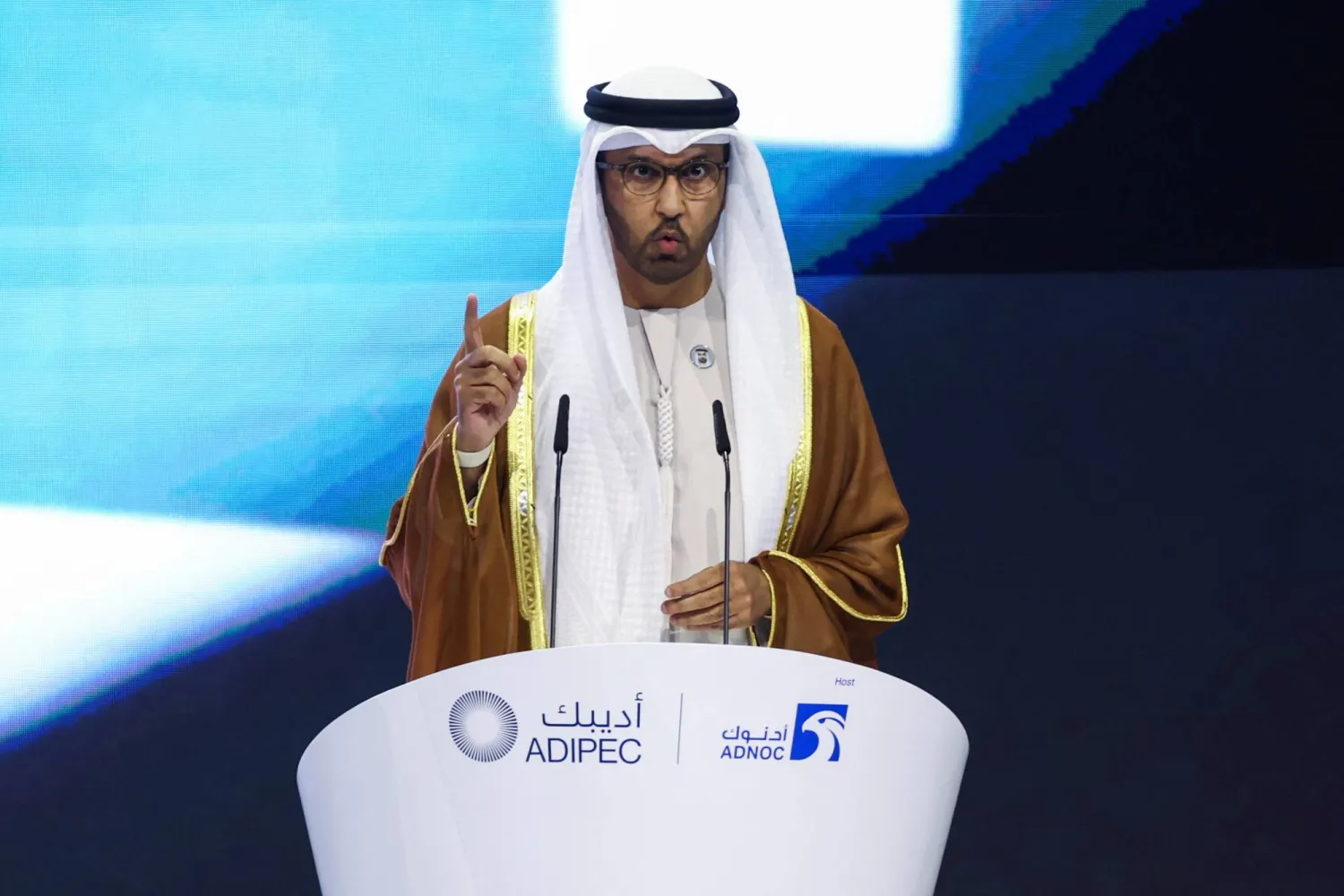 أكَّد الرئيس التنفيذي لشركة بترول أبوظبي الوطنية (أدنوك)، سلطان الجابر، أن التوقعات طويلة الأجل للقطاع تظهر مرونة وقوة، مشيراً إلى أن الطلب على النفط سيبقى فوق 100 مليون برميل يومياً حتى بعد عام 2040.