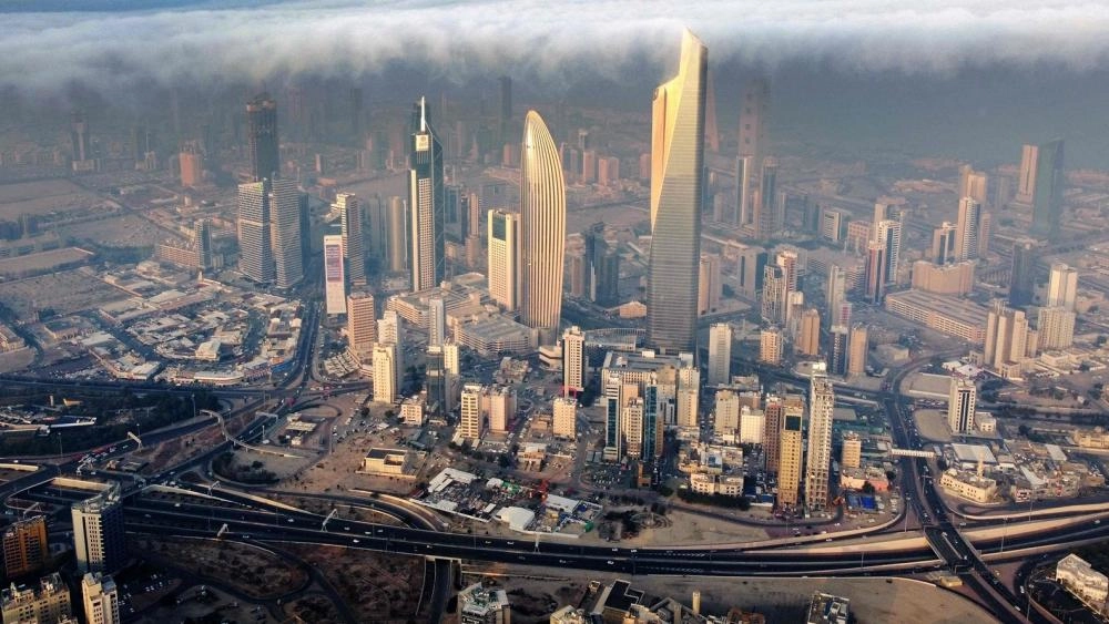 طرحت الكويت، الأحد مزايدة لمشروع جديد لإنتاج الكهرباء من الطاقة الشمسية بقدرة 0.5 جيجاوات، في إطار خططها لتوسيع قدرات الطاقة النظيفة، ودعت التحالفات المؤهلة مسبقا لتقديم عروضها.