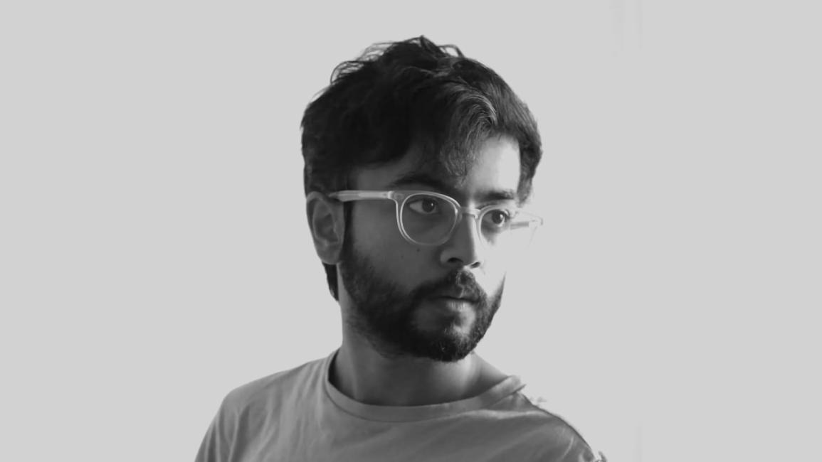 خسرت "آبل" مصمماً بارزاً آخر هو أبيدور شودري الذي عمل على هاتف "آيفون إير" الذي كشف عنه في سبتمبر/أيلول الماضي، إذ غادر للانضمام إلى شركة ناشئة في مجال الذكاء الاصطناعي، ما أثار جدلاً بسبب مكانته كنجم صاعد في فريق التصميم.