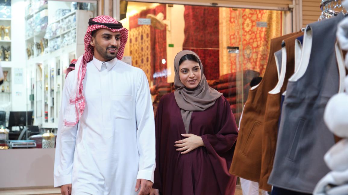 يشهد قطاع الهدايا في دول مجلس التعاون الخليجي نمواً ملحوظاً يعكس ارتفاع القوة الشرائية للمستهلكين في المنطقة، إذ تشير التقديرات لعام 2025 إلى أن الفرد الخليجي ينفق ما يقارب 480 دولاراً سنوياً على الهدايا المؤسسية وحدها،