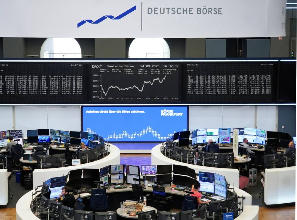 تراجعت أسهم البنوك الأميركية في تعاملات صباح الثلاثاء، بالتزامن مع انخفاض عام في الأسواق، فيما يترقب المستثمرون اتضاح الرؤية بشأن ما إذا كان الموعد النهائي الذي حددته إدارة الرئيس الأميركي، دونالد ترمب، في 20 يناير (كانون الثاني) لفرض سقف بنسبة 10 في المائة على فوائد بطاقات الائتمان، سيدخل معه حيّز التنفيذ.