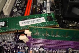 قال مسؤولون أميركيون بشكل سري إنهم قد لا يفرضون قريباً رسوماً جمركية على أشباه الموصلات، مما قد يؤجل أحد أبرز بنود الأجندة الاقتصادية للرئيس دونالد ترمب.