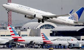 ألغت 6 شركات طيران رحلاتها إلى فنزويلا السبت، وفق ما أفادت نقابة الخطوط الجوية الفنزويلية، بعد أن حذّرت هيئة الطيران الفدرالية الأميركية من مخاطر "النشاط العسكري المتزايد"، وسط حشد الولايات المتحدة قواتها بشكل كبير في المنطقة.