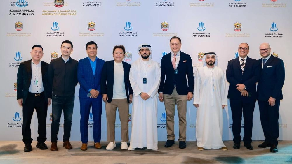 تشارك غرفة عجمان في «قمة AIM للاستثمار ـ الصين» في مدينة شنغهاي، تحت شعار «استكشاف محركات العولمة المتشابكة: من الانطلاق إلى الازدهار»، ضمن وفد الدولة الرسمي بمشاركة وزارة التجارة الخارجية، بهدف تعزيز التعاون الاقتصادي والتجاري بين الدول المشاركة ومناقشة التطورات الاقتصادية وأثر الابتكار والتقنيات الحديثة والذكاء الاصطناعي على الصناعة وتنمية الاستثمارات.