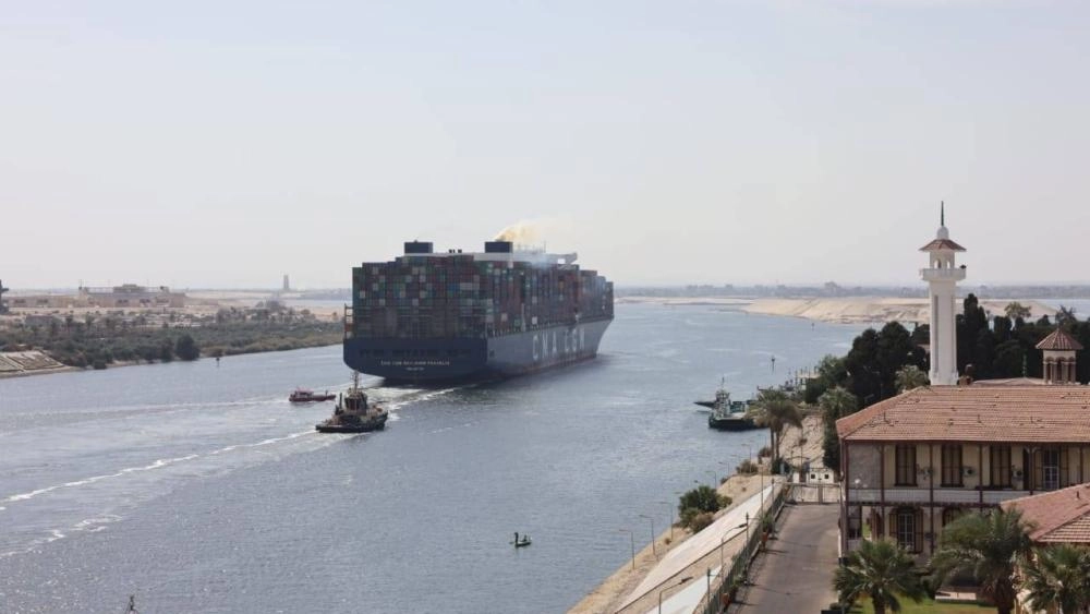 علنت هيئة قناة السويس بدء العودة التدريجية لسفن الحاويات العملاقة للعبور من القناة، بعد توقف استمر لسنوات على خلفية حرب غزة.