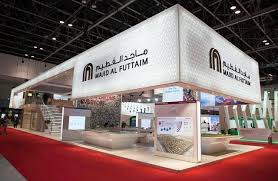 ناقش المسؤولون المعينون حكومياً والمشرفون على شركة ماجد الفطيم القابضة، مجموعة من الخيارات الاستراتيجية للشركة العملاقة، التي تبلغ قيمتها 19 مليار دولار (قرابة 70 مليار درهم)، بما في ذلك بيع محتمل لحصة، وفقاً لـ«بلومبيرغ».