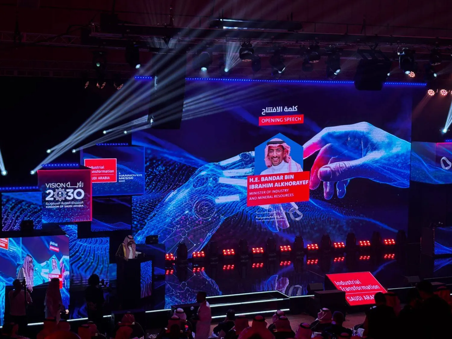 أعلن وزير الصناعة والثروة المعدنية، بندر الخريف، أن إجمالي الاستثمارات الصناعية في السعودية قد تجاوز 1.2 تريليون ريال (ما يعادل 320 مليار دولار).