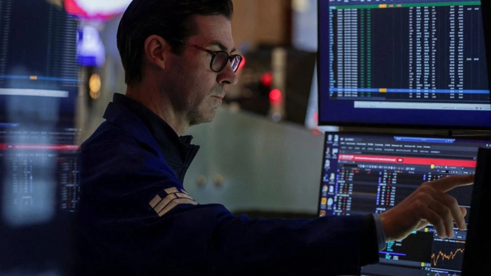 مرّت ثلاث سنوات منذ أن أشعلت شركة «أوبن إيه آي» موجة من التفاؤل بشأن الذكاء الاصطناعي بإطلاقها برنامج «تشات جي بي تي». وبينما لا تزال الأموال تتدفق، تتزايد الشكوك حول استدامة هذه الفترة الذهبية.