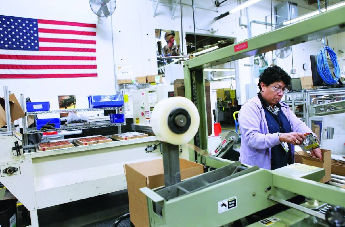 ارتفع عدد الأمريكيين الذين قدموا طلبات جديدة للحصول على إعانات البطالة الأسبوع الماضي، ولكن من المحتمل أن يكون ذلك انعكاساً لصعوبات في تعديل البيانات وفقاً للتقلبات الموسمية في موسم العطلات في هذا الوقت من العام،