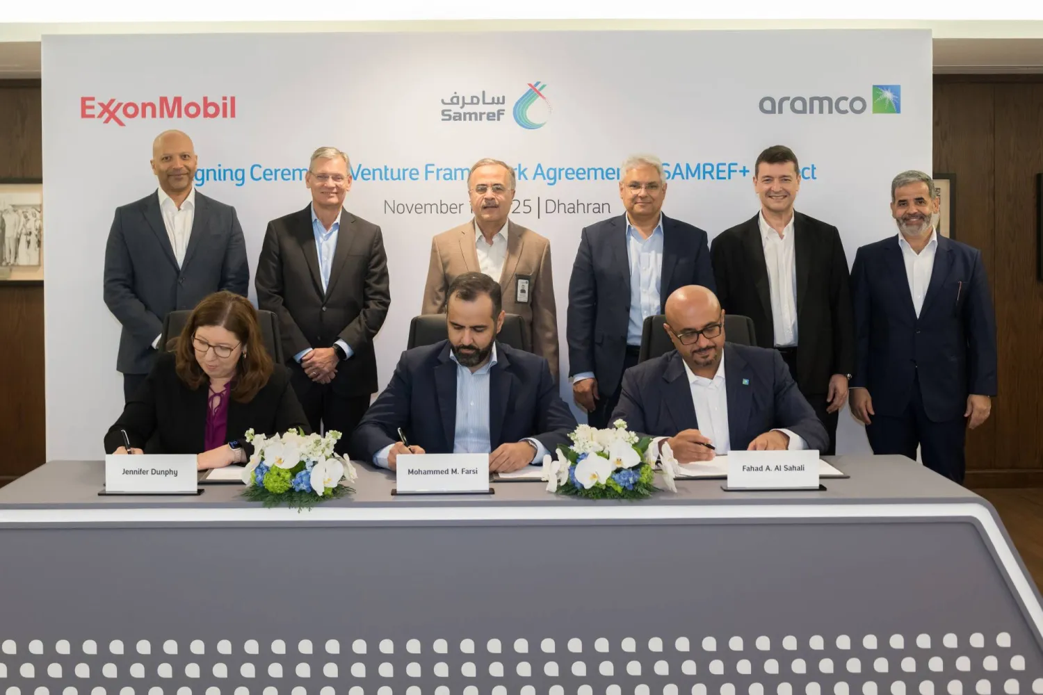 قّعت كلٌّ من «أرامكو السعودية»، و«إكسون موبيل»، و«سامرف»، اتفاقية إطارية لتقييم أعمال تطوير ضخمة لمصفاة «سامرف» في ينبع وتوسعتها، لتصبح مجمعاً متكاملاً لإنتاج البتروكيميائيات.