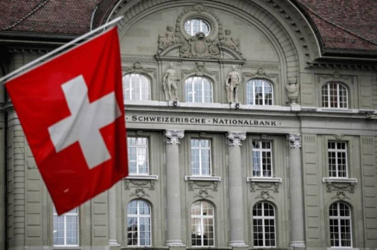 ثبت البنك الوطني السويسري سعر الفائدة الرئيسي عند الصفر، وهو الأدنى بين البنوك المركزية الكبرى، وذلك للمرة الثانية على التوالي، رغم انكماش الاقتصاد واستمرار معدلات التضخم المنخفضة.