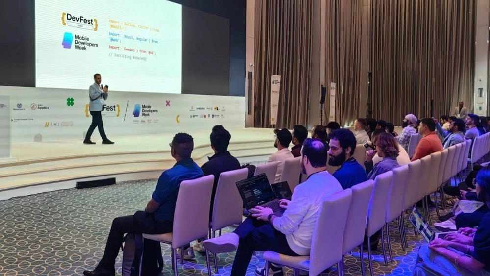 انطلقت، السبت، في أبوظبي فعاليات النسخة الأولى من «أسبوع مطوري تطبيقات الهواتف الذكية»، الذي يُنظّم بالشراكة مع مكتب أبوظبي للمؤتمرات والمعارض التابع لدائرة الثقافة والسياحة - أبوظبي، ويختتم الاثنين، بمشاركة نخبة من المتحدثين والخبراء من كبرى الجهات الحكومية وشركات التكنولوجيا العالمية، في مركز أبوظبي للطاقة التابع لشركة أدنوك.