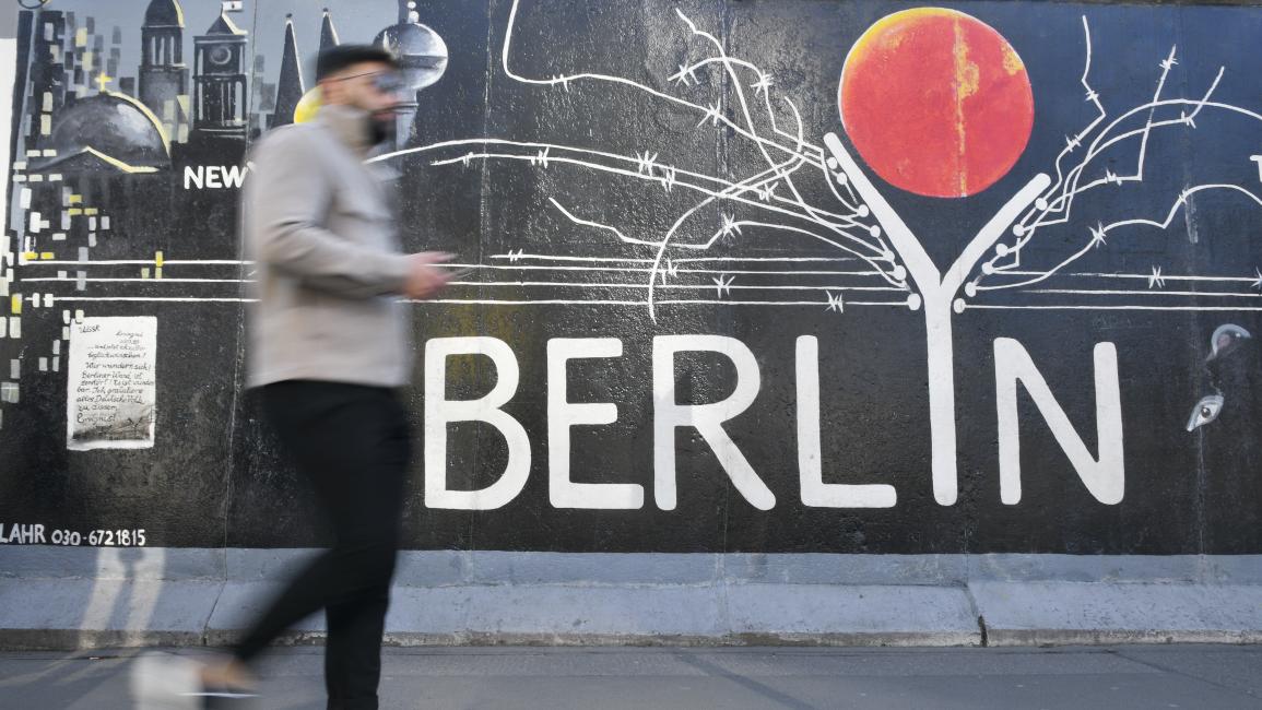 لم يشهد قطاع الأجور المنخفضة في الاقتصاد الألماني أي انكماش في الفترة الأخيرة، إذ عمل نحو 6.3 ملايين شخص في إبريل/ نيسان 2025 مقابل أجر لا يتجاوز 14.32 يورو للساعة، بحسب ما أعلن مكتب الإحصاء الاتحادي في فيسبادن اليوم الجمعة. ووفقاً للبيانات، يمثل هذا العدد نحو 16% من إجمالي الوظائف،