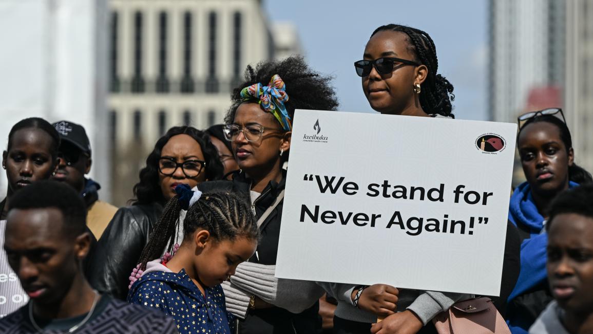 ورفعت المجموعة دعوى قضائية ضد المركزي الفرنسي بتهمة التواطؤ في الإبادة الجماعية والجرائم ضد الإنسانية، بسبب "موافقته" على عدة تحويلات مالية زعمت المجموعة "أنها سهّلت تسليح القوات المتورطة في الإبادة الجماعية في رواندا".