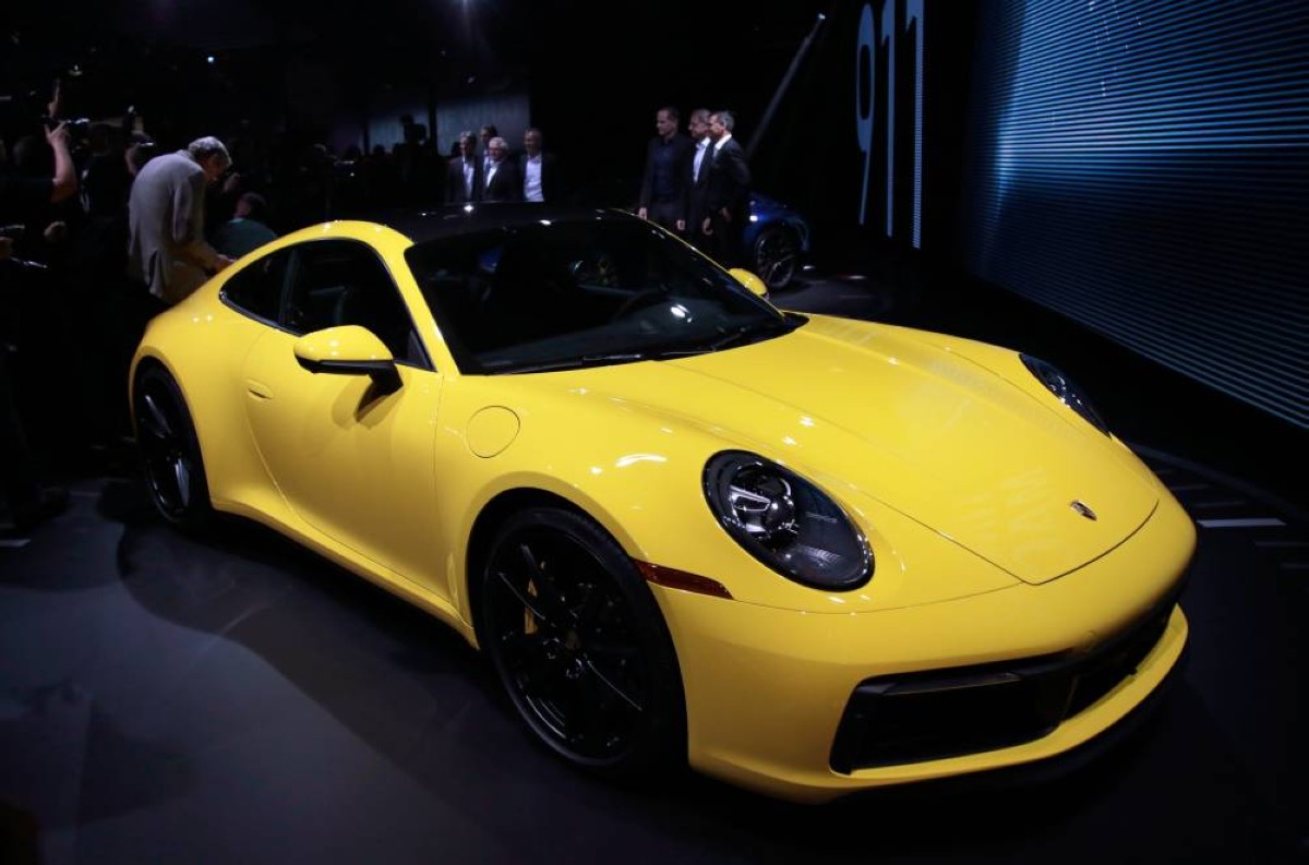 شهدت روسيا خلال الأيام الماضية أزمة لافتة طالت مئات من مالكي سيارات بورشه الفاخرة، بعدما تعطلت أنظمة التشغيل في عدد كبير من المركبات بشكل مفاجئ، ما أدى إلى شلل تام منع أصحابها من تشغيلها أو استخدامها.