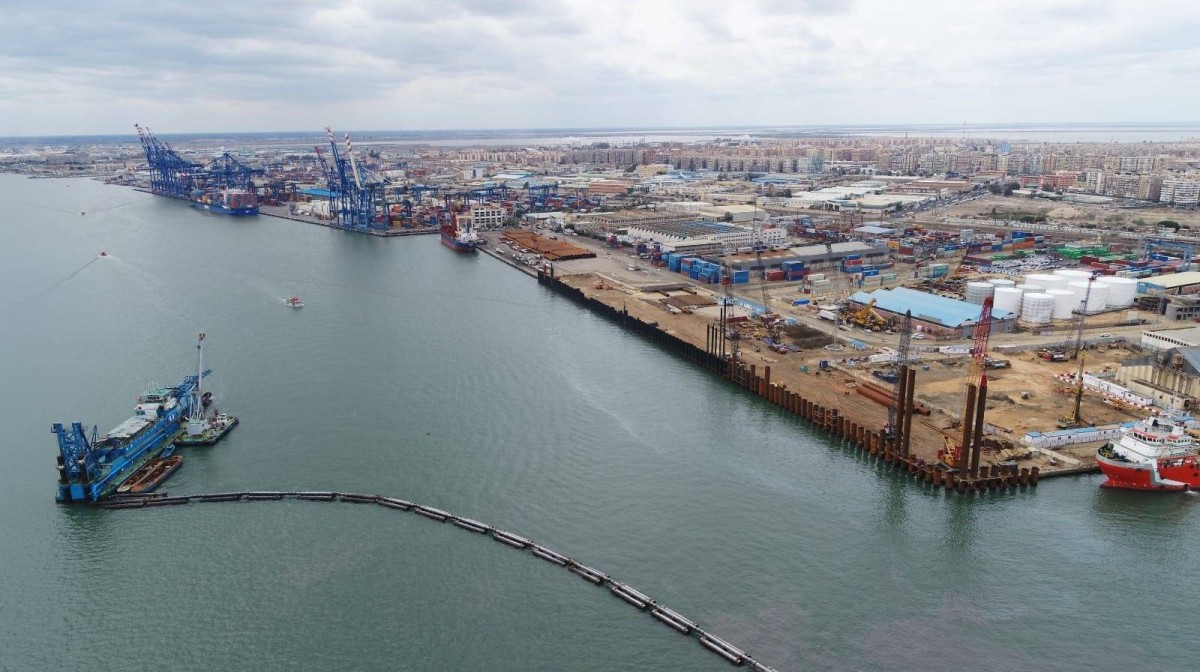 أعلنت المنطقة الاقتصادية لقناة السويس في مصر، في بيان اليوم الأحد، عن توقيع عقد بقيمة 100 مليون دولار أمريكي مع مجموعة زيجيانج جيانشينج القابضة الصينية، وذلك لإنشاء مجمع متكامل للغزل والنسيج والملابس الجاهزة بمنطقة القنطرة غرب الصناعية.