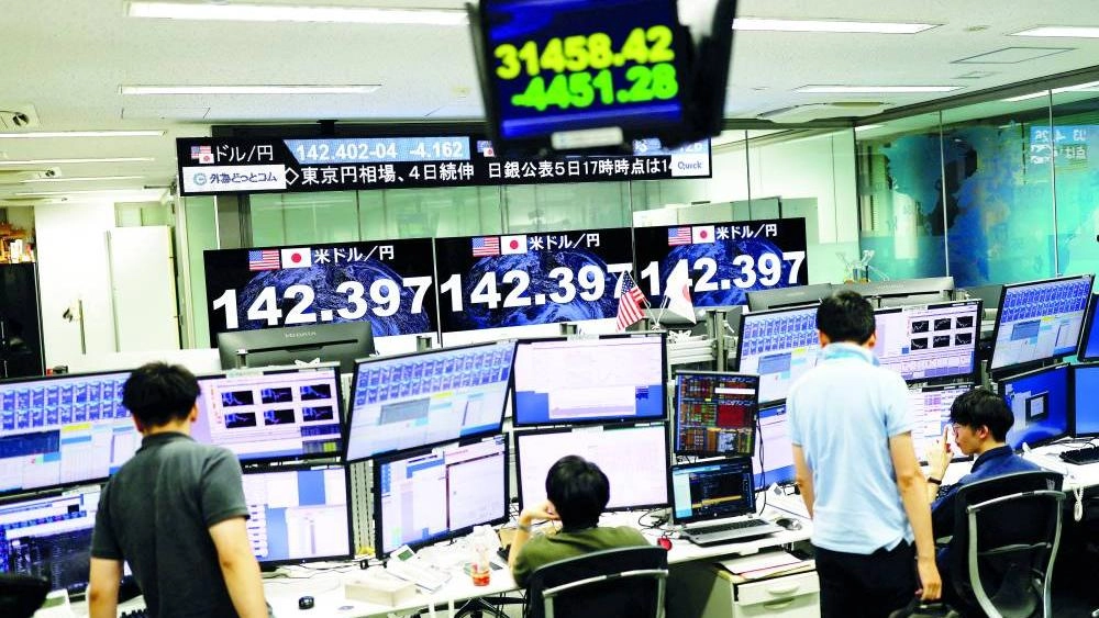 ارتفع مؤشر «نيكي» الياباني للأسهم يوم الثلاثاء مع استئناف التداول بعد عطلة نهاية أسبوع طويلة، حيث شهدت أسهم شركات الذكاء الاصطناعي ارتفاعاً ملحوظاً وسط تكهنات بزيادة الاستثمارات في هذا القطاع المزدهر.