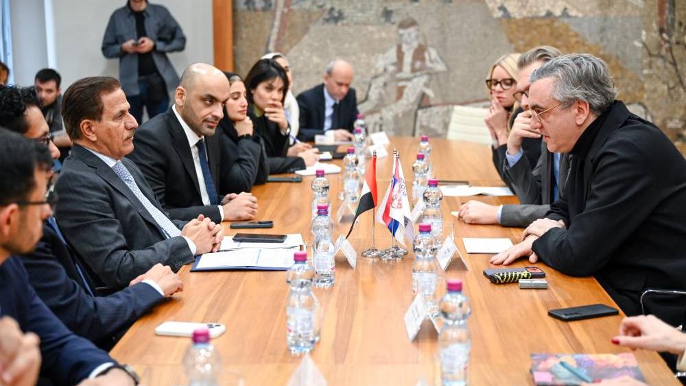 بحثت غرف دبي سبل تعزيز التعاون الاقتصادي مع جمهورية صربيا خلال فعاليات بعثة تجارية نظمتها مؤخراً إلى العاصمة الصربية بلغراد، وذلك بهدف تطوير العلاقات الثنائية في مجموعة واسعة من القطاعات ذات الاهتمام المشترك.