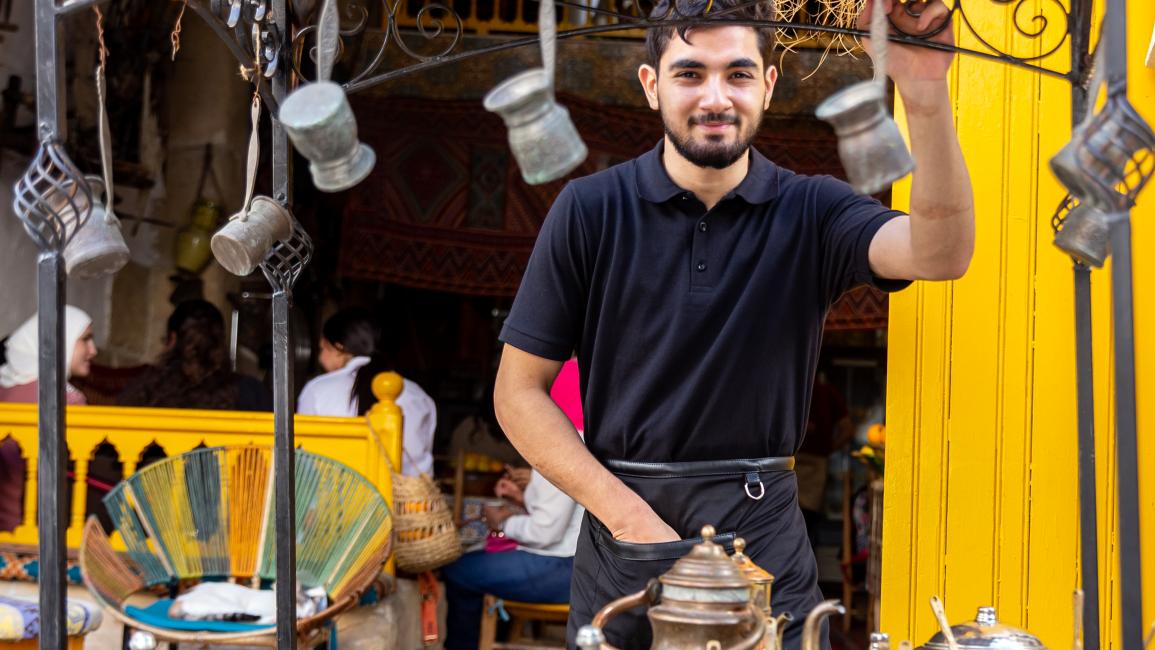 أعلنت الغرفة المهنية لمحمّصي القهوة الدخول في اعتصام مفتوح وتنظيم تحرّك احتجاجي يوم الثامن من يناير/كانون الثاني الجاري، أمام وزارة التجارة، للمطالبة بحماية ما يزيد عن 280 مؤسسة تعمل في القطاع من الإفلاس، نتيجة المنافسة غير الشريفة التي فرضها المهرّبون.