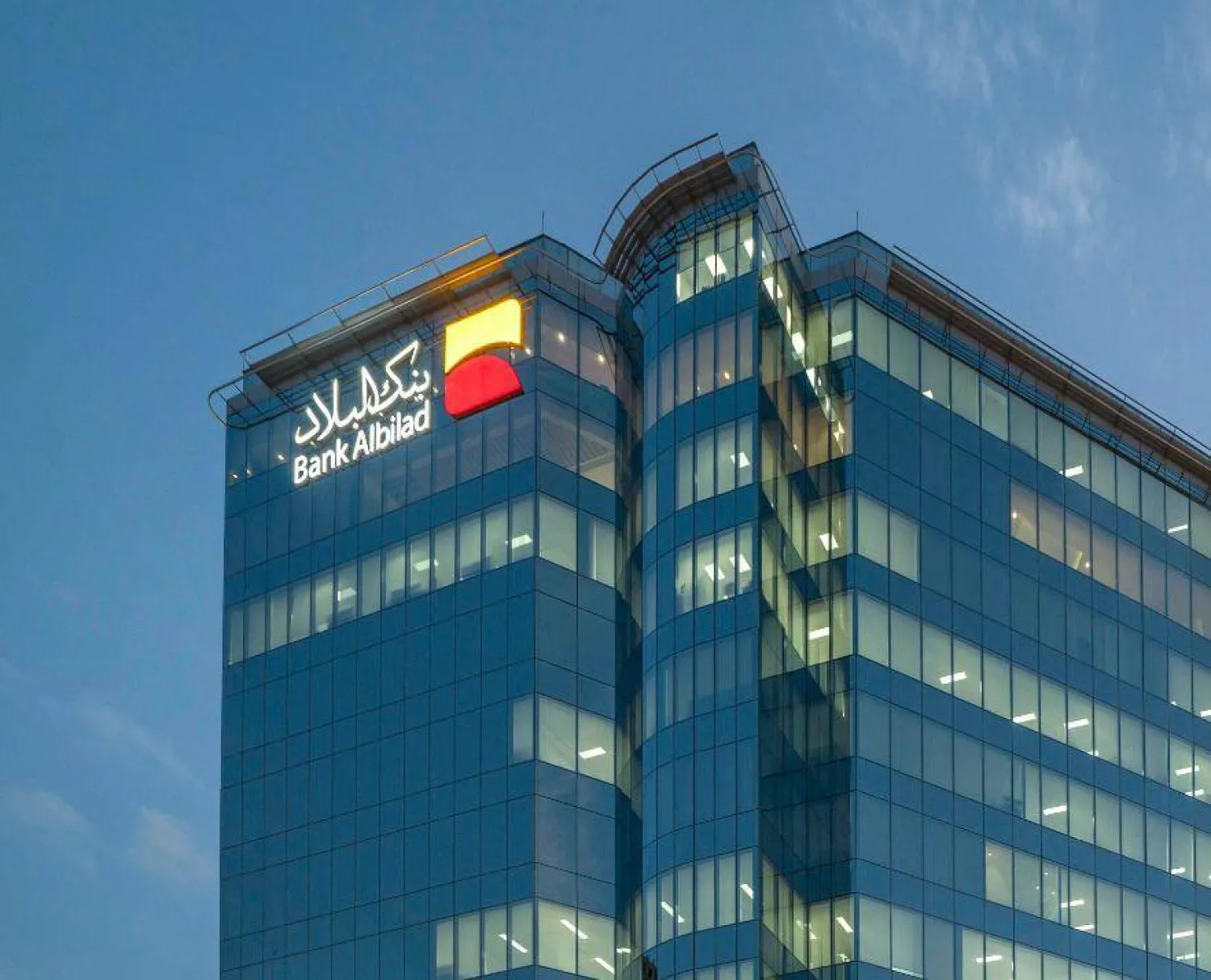 أعلن «بنك البلاد» السعودى اكتمال عملية طرح صكوك رأسمال إضافي من الشريحة الأولى مقوّمة بالدولار بقيمة 500 مليون دولار، وذلك ضمن برنامجه الدولي المخصص لإصدار الصكوك الذي تبلغ قيمته الإجمالية مليارَي دولار.