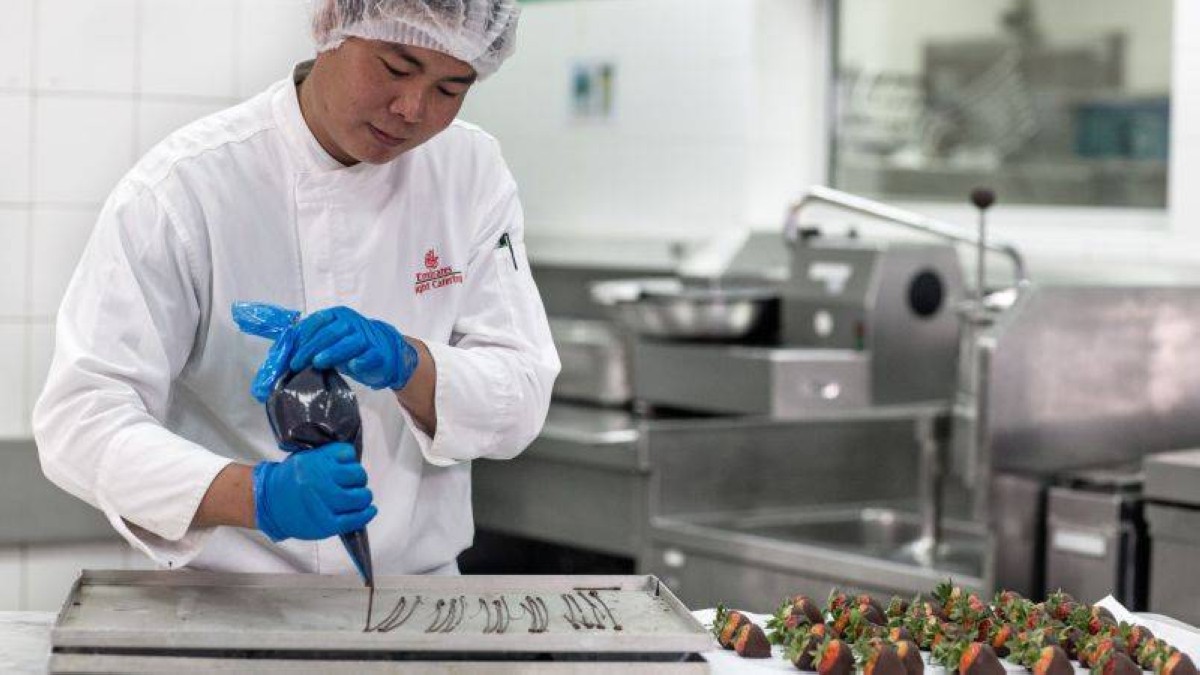 كشفت «الإمارات لتموين الطائرات» عن خطط توسّع طموحة في خدمات الطعام التجارية خارج نطاق عمليات تموين شركات الطيران الأساسية، بالاعتماد على خبراتها وقدراتها النوعية التي أتاحت لها ترسيخ معايير متفوقة جديدة في هذا المجال.