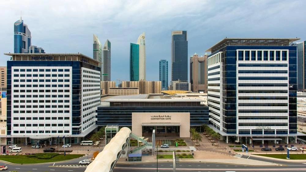 أعلنت هيئة كهرباء ومياه دبي زيادة عدد طلبات توصيل الكهرباء للمشاريع التجارية والسكنية والصناعية من خلال خدمة الناموس بنسبة 18.74% في عام 2025 مقارنة بعام 2024. وتتيح الخدمة للاستشاريين والمقاولين المعتمدين لدى الهيئة توصيل الكهرباء للمشاريع التي تصل أحمالها إلى 150 كيلووات في خطوتين وخلال 5 أيام فقط.