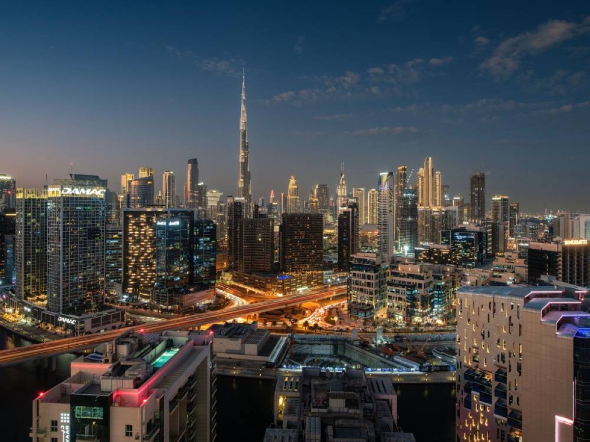 كشفت دائرة الاقتصاد والسياحة بدبي مواصلة قطاع السياحة في الإمارة لأدائه القوي بدعم من زيادة التدفقات السياحية، ونشاط حركة الطيران، وزيادة الفعاليات والأنشطة، التي تم تنظيمها في الإمارة، حيث أظهرت البيانات الشهرية أن دبي استقبلت خلال شهر يناير الماضي 2 مليون سائح دولي، بزيادة قدرها 3% مقارنة بالفترة نفسها من 2025، والتي استقبلت فيها الامارة 1.94 ملايين زائر.