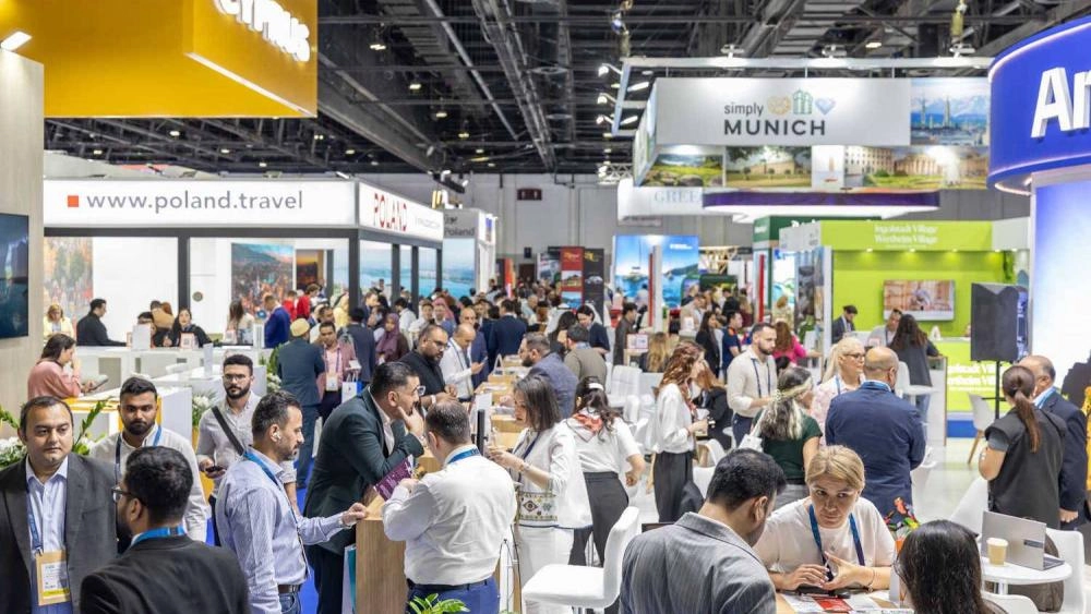 يشهد معرض سوق السفر العربي 2026، الذي سيقام في مركز دبي التجاري العالمي في الفترة من 4 إلى 7 مايو، إقبالاً كبيراً من المشاركين الدوليين على مساحات العرض تزامناً مع توقعات بنمو إنفاق سكان الشرق الأوسط على السفر إلى الخارج بنسبة 6% سنوياً حتى نهاية العقد