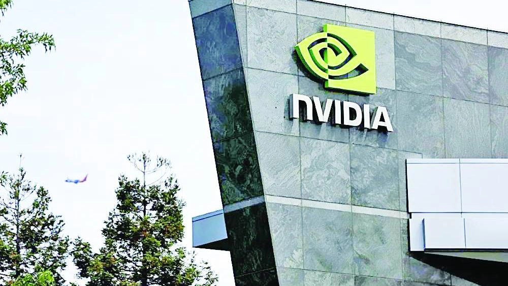 قال الرئيس التنفيذي لشركة (إنفيديا) جينسن هوانج: «إن الجيل القادم من الرقائق الإلكترونية التي تنتجها ‍الشركة ‌في (مرحلة الإنتاج الكامل)»، مضيفاً أن ⁠هذه الرقائق يمكن ‍أن تقدم 5 أمثال إمكانيات حوسبة الذكاء الاصطناعي التي تقدمها الرقائق السابقة للشركة فيما يتعلق بروبوتات الدردشة وتطبيقات الذكاء الاصطناعي الأخرى.