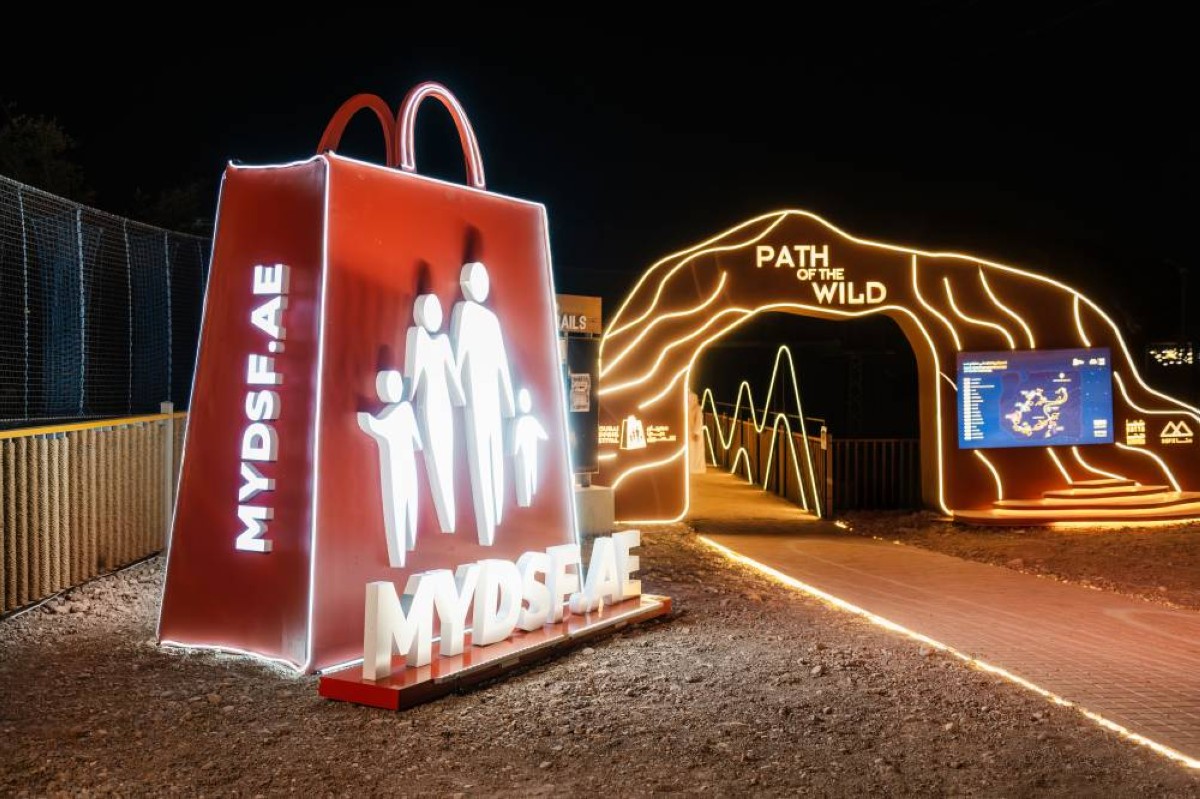 مع ختام مهرجان دبي للتسوق فعالياته غداً الأحد، تبرز الدورة الحادية والثلاثون بفضل برنامجها المميز من العروض البصرية، الذي اشتمل على العديد من العناصر الفنية والإضاءة والتكنولوجيا والتصاميم الفريدة، لتحويل المساحات العامة في جميع أنحاء دبي إلى لوحات فنية نابضة بالحياة.