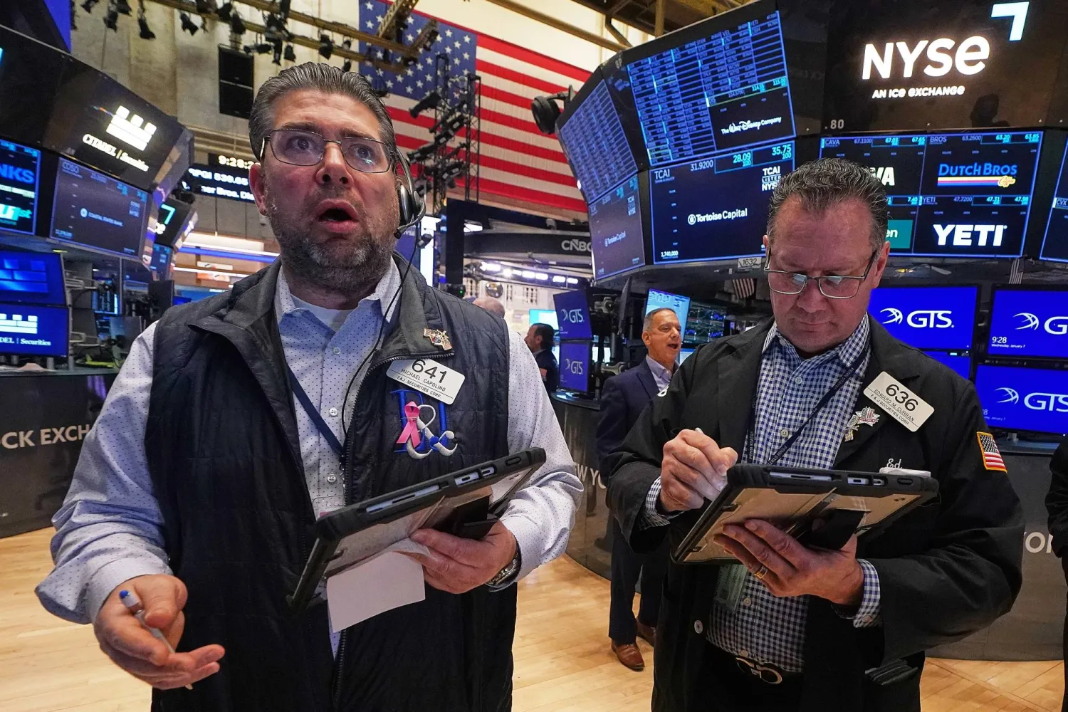 أبدت «وول ستريت» قلقاً، يوم الاثنين، مع تصاعد التوترات بين البيت الأبيض و«الاحتياطي الفيدرالي»، وهما مؤسستان في واشنطن اعتاد المستثمرون اعتبار استقلاليتهما أمراً مفروغاً منه.