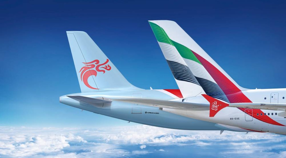 وقعت طيران الإمارات اتفاقية إنترلاين مع شركة «لونغ إير»، في خطوة تعزز حضور طيران الإمارات في الصين، وتتيح لعملائها الوصول إلى مدن إضافية داخل الصين إلى جانب وجهاتها الحالية.