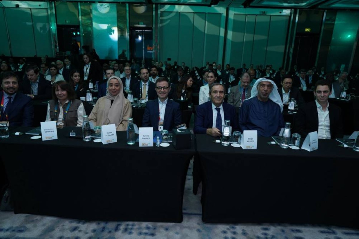 تواصل دولة الإمارات تعزيز حضورها في سوق السكر العالمي، متصدرة إنتاج السكر الأبيض من خلال شركة «الخليج للسكر»، أكبر مصفاة سكر مستقلة في العالم، بإنتاج بلغ نحو 1.5 مليون طن خلال عام 2025، في وقت لا يتجاوز فيه حجم الاستهلاك المحلي نحو 250 ألف طن سنوياً، بحسب جمال الغرير، العضو المنتدب والمساهم الرئيسي في الشركة.